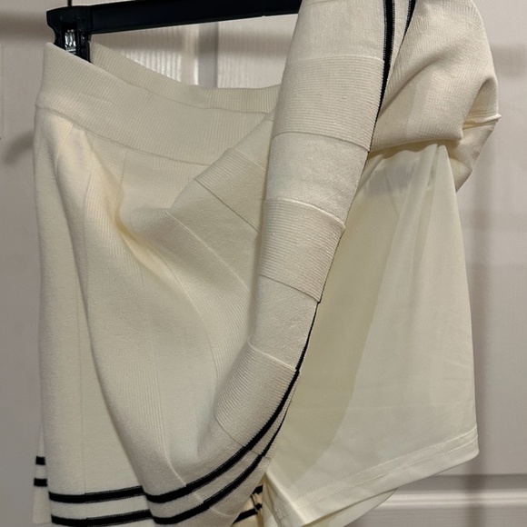 Cream cable knit sweater vest and skort set - Size Small by Sincerely Jules - Picture 4 of 7